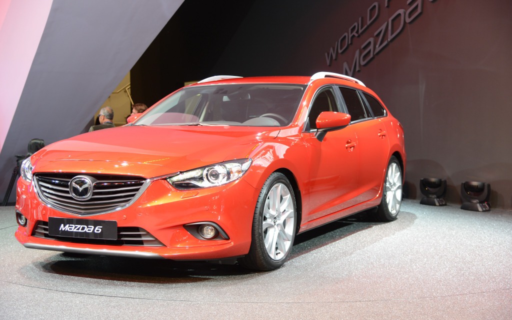 The wagon's front fascia is a dead ringer for the sedan.