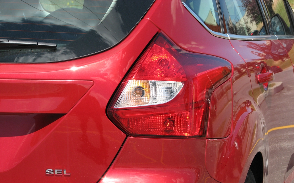 The unique forward-pointing taillights.