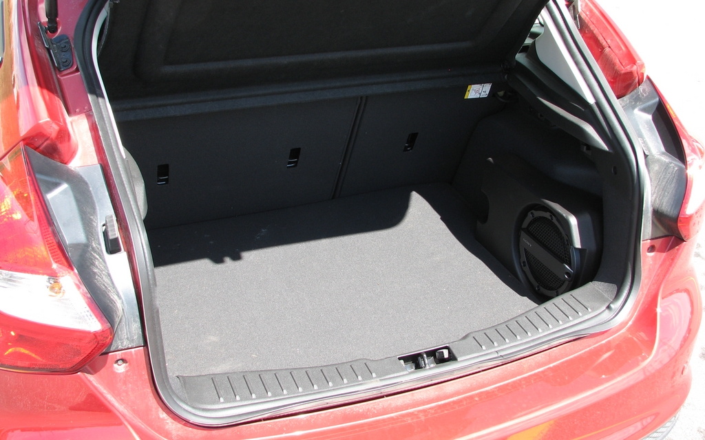 The subwoofer is discretely located in the Focus’ large trunk.