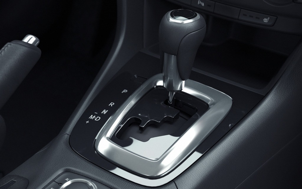 The six-speed automatic gearbox is a manumatic.