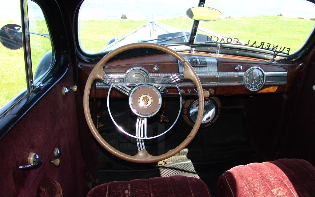 The driving station is the same as the one in a 1939 Packard 120. 