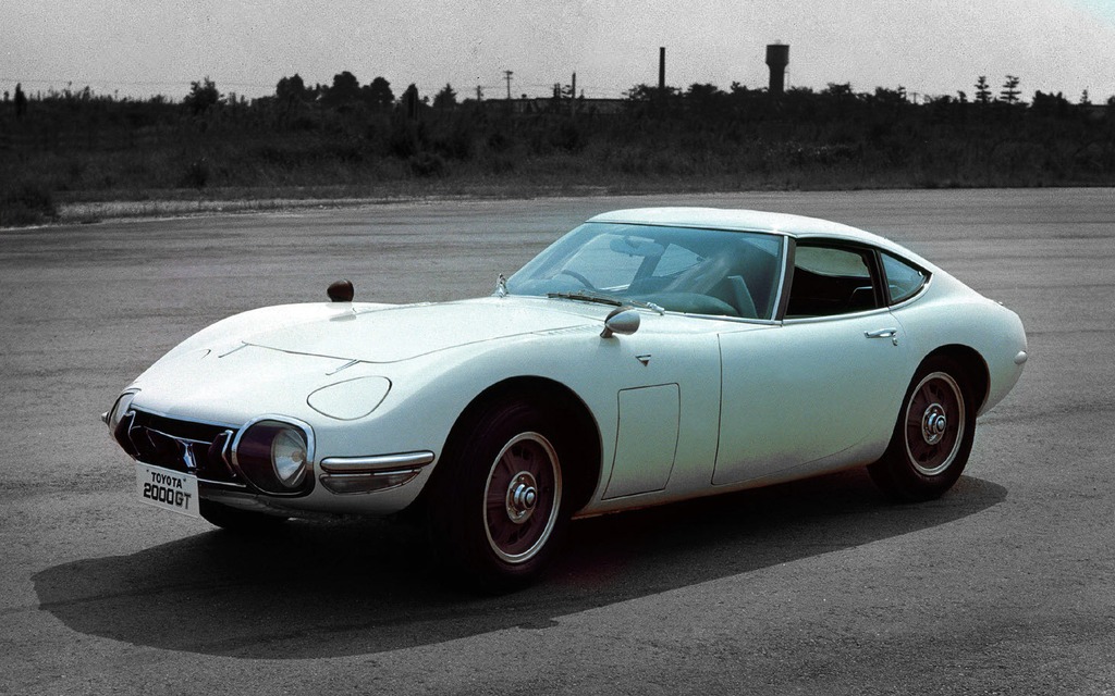 1967 Toyota 2000 GT  (You Only Live Twice)