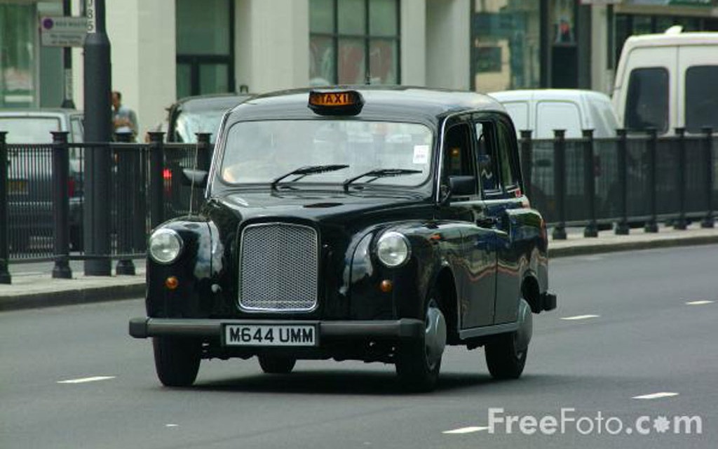 Le Fabricant Des Celebres Taxis Noirs De Londres Est En Difficultes Financieres Guide Auto