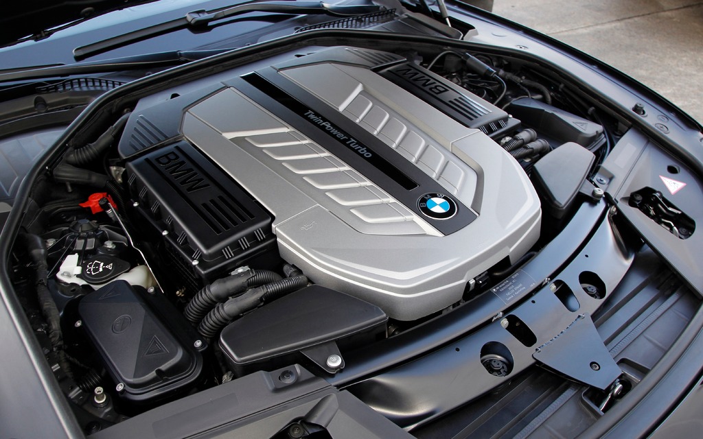 BMW 750iL V12 2012