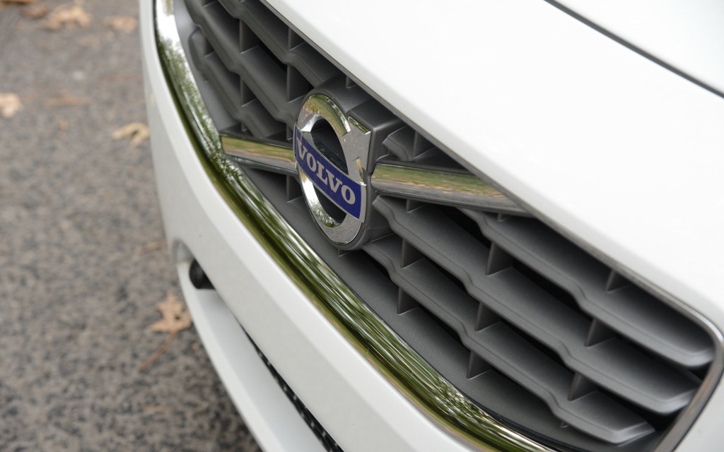 Volvo conserve toujours sa grille de calandre traditionnelle.