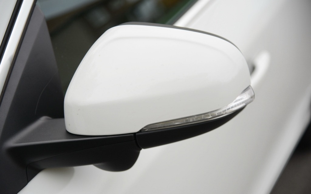 Les rétroviseurs extérieurs sont de grand format.