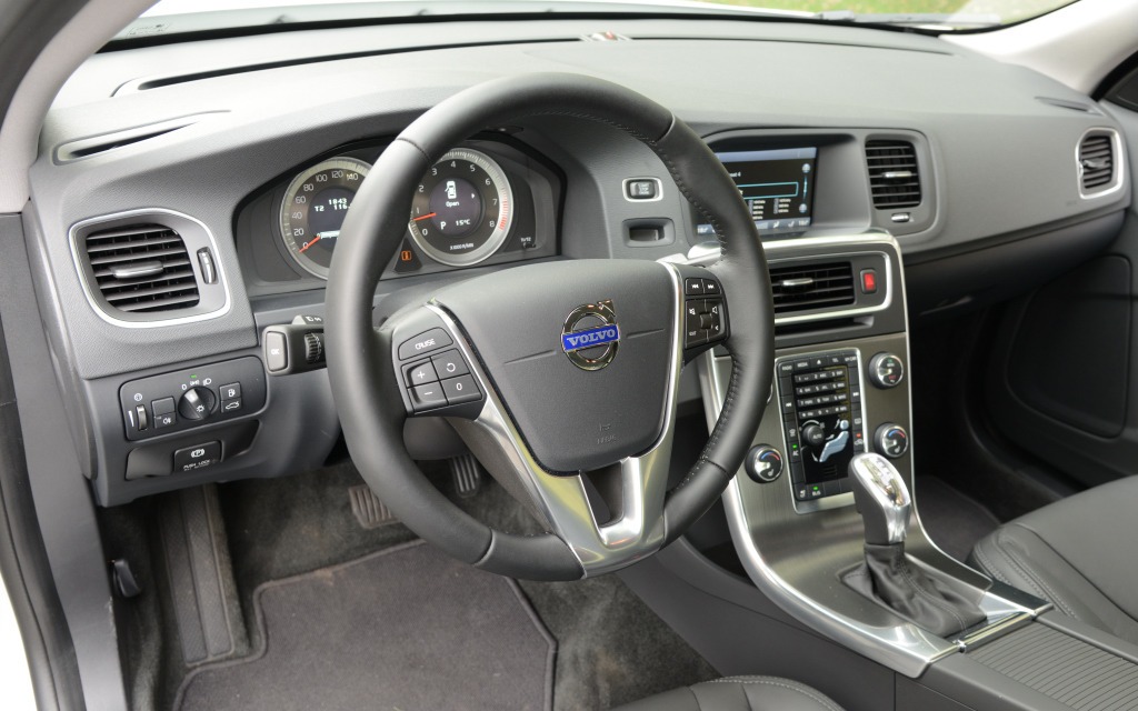 Le tableau de bord est bien agencé et très pratique.