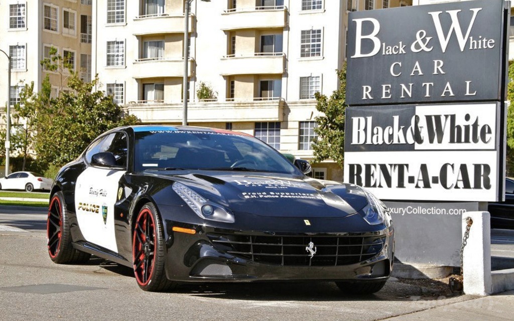 Photo: Balck & White Car rental