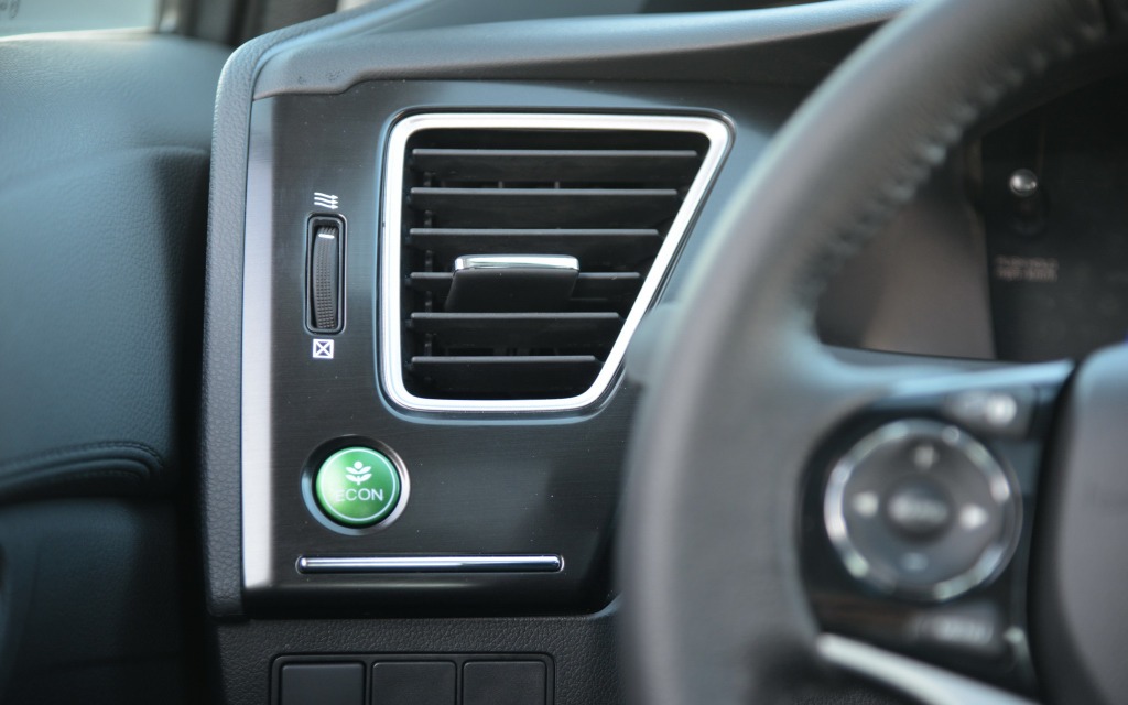 Le bouton "Econ' permet de réduire la consommation de carburant.