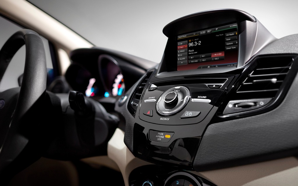 Ford Fiesta 2014: Chaîne audio Sony à huit haut-parleurs