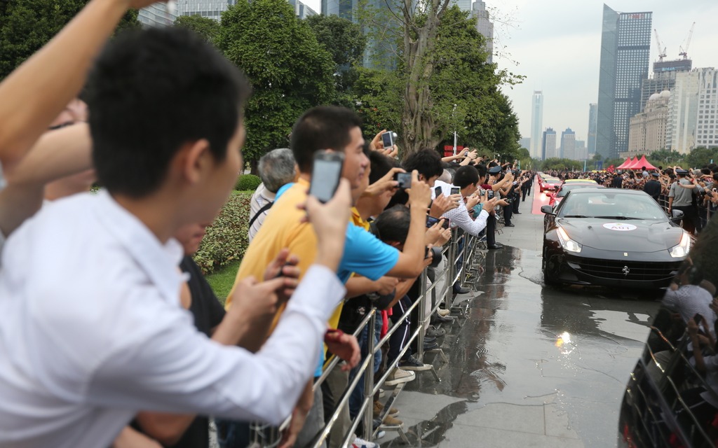 Chinese photo enthusiasts clicking to their hearts content.