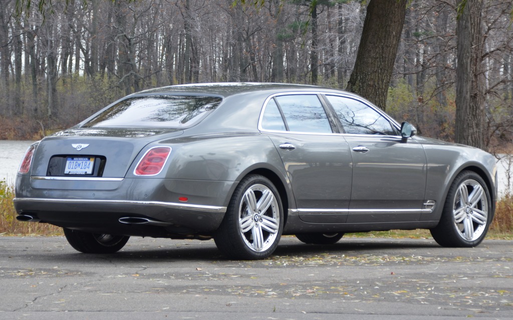 At 5,575 long and 2,585 kg, the Mulsanne is no dainty lady. 