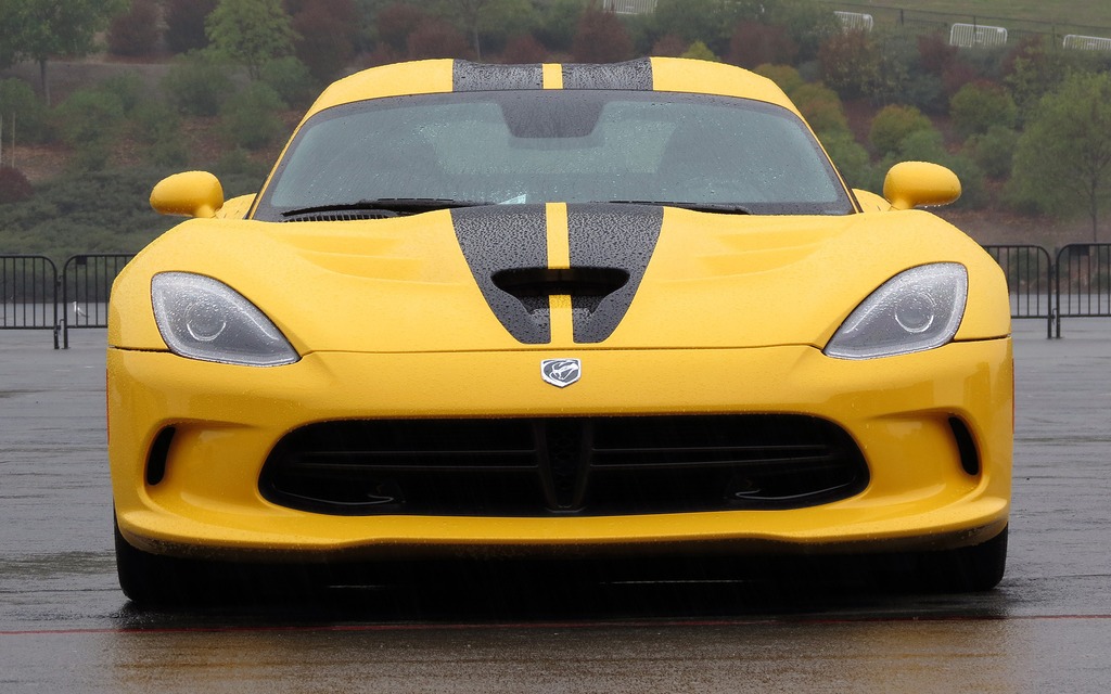 Les bandes optionnelles des versions SRT de la Viper se terminent en pointe