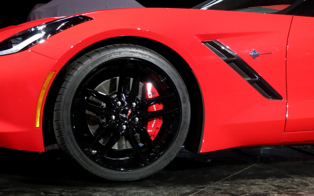 Large four-piston brakes and ultra-light wheels on the 2014 Stingray.