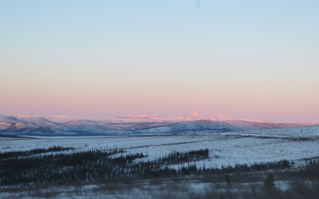 The beauty of the pink sky as the sun sets on our advance towards Coldfoot.