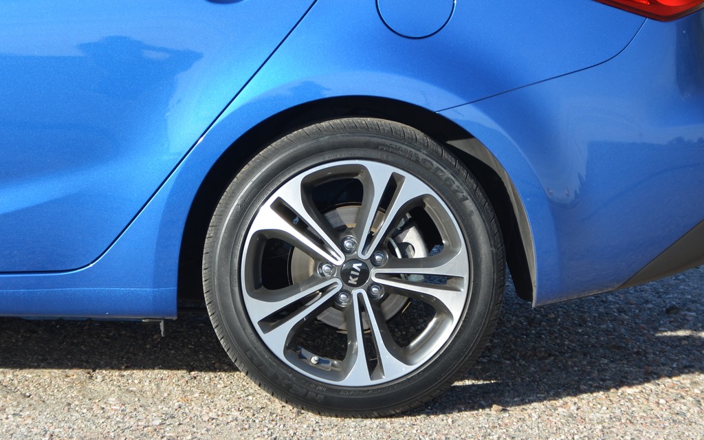  All versions of the Forte get disc brakes on all four wheels.