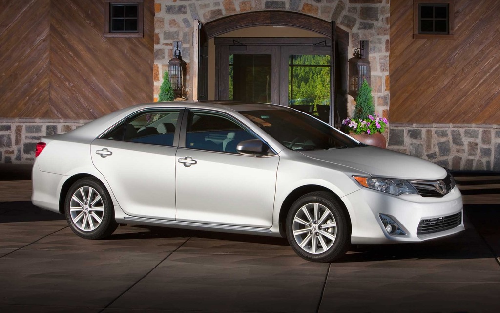 Toyota Camry (18 203 sales)