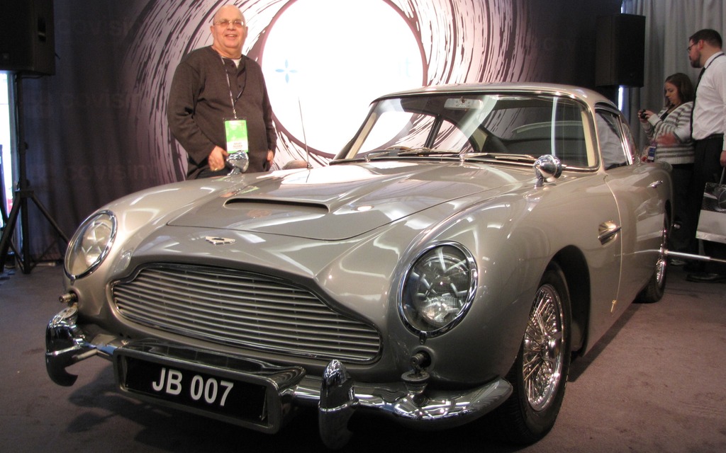 Aston Martin DB5 de James Bond avec Gilles 007 Olivier