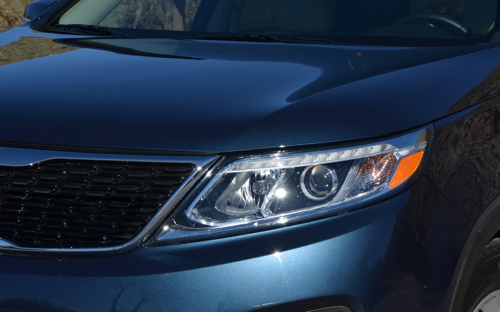 These are the new headlamps on the 2014 Sorento.