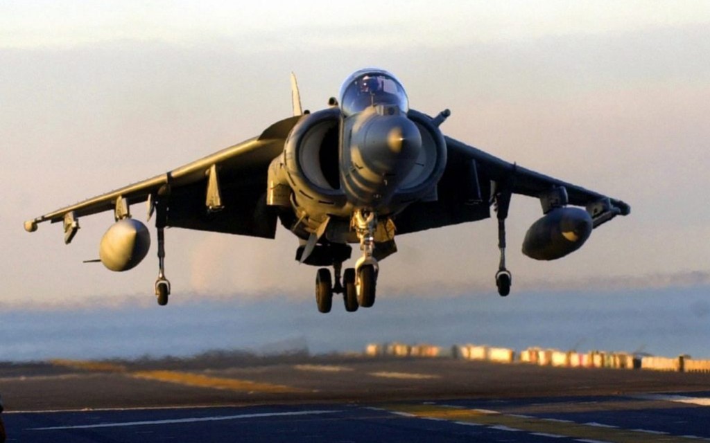 L'avion de combat à décollage vertical Harrier