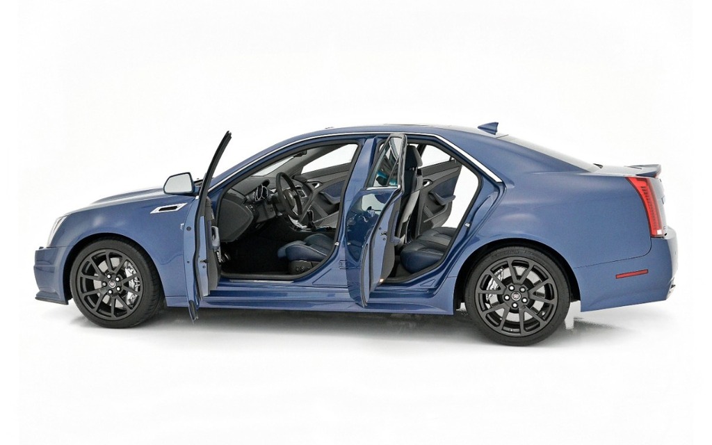 Cadillac CTS-V Stealth Blue Edition