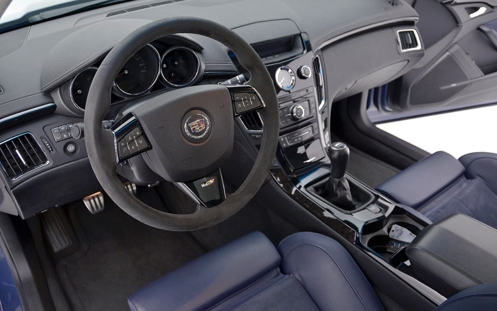 Cadillac CTS-V Stealth Blue Edition avec intérieur Twilight Blue
