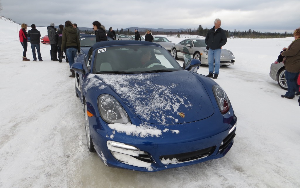 Porsche Camp4. Un banc de neige au mauvais endroit, faut tasser ça!