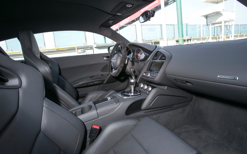 Audi R8 V10 Plus 2014