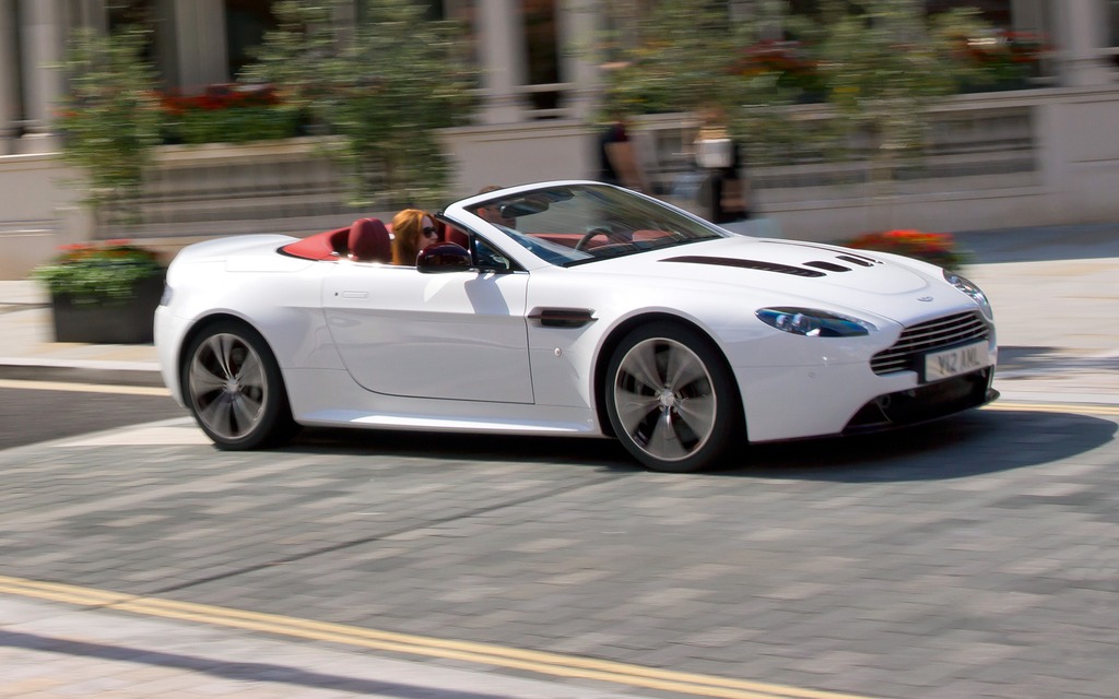 Aston Martin V12 Vantage Roadster