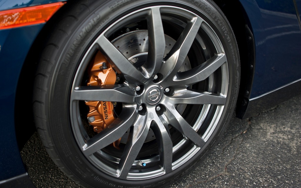 10 Nissan GT-R: 20-inch rigid forged aluminium wheels made by RAYS. 