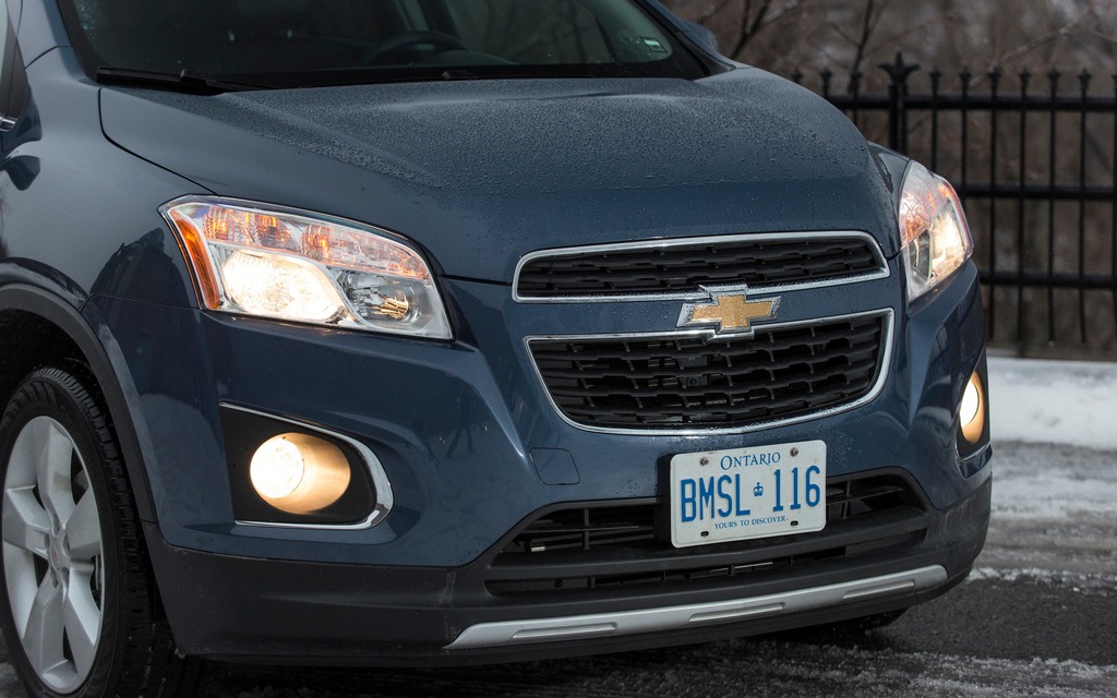 The designers managed to incorporate GM’s corporate grille nicely.