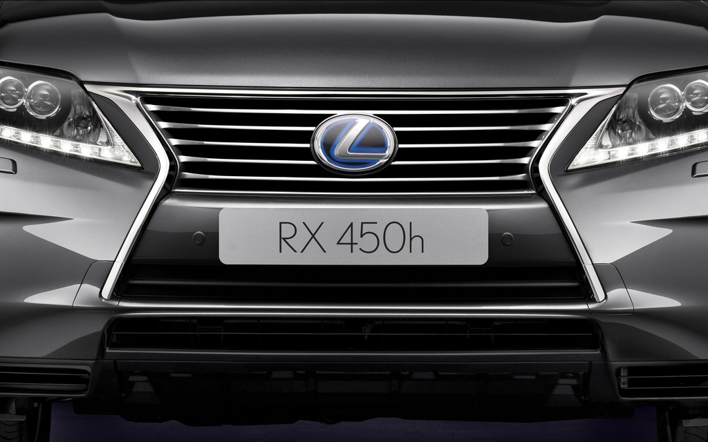 The 2013 Lexus 450h.