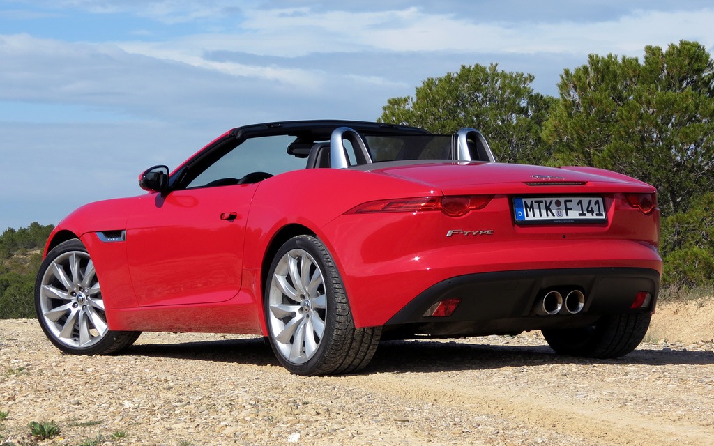  The F-Type can be recognized by its centrally positioned exhaust tips 