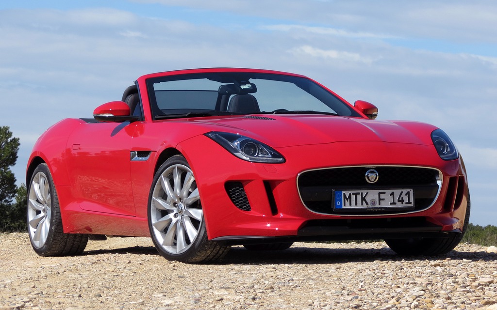  The Jaguar F-Type looks like the Maserati Granturismo from this angle