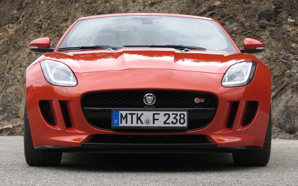 2014 Jaguar F-Type V8 S 