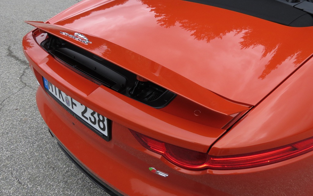 The F-Type spoiler reduces lift by 120 kg at high speed