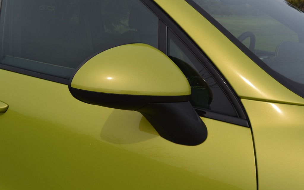 The rearview mirrors are very aerodynamic.