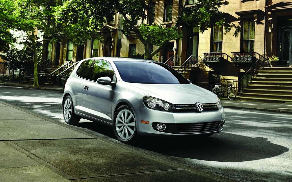 2 Volkswagen Golf TDI - Consommation (L/100 km): 6,7 (ville) - 4,6 (route) 