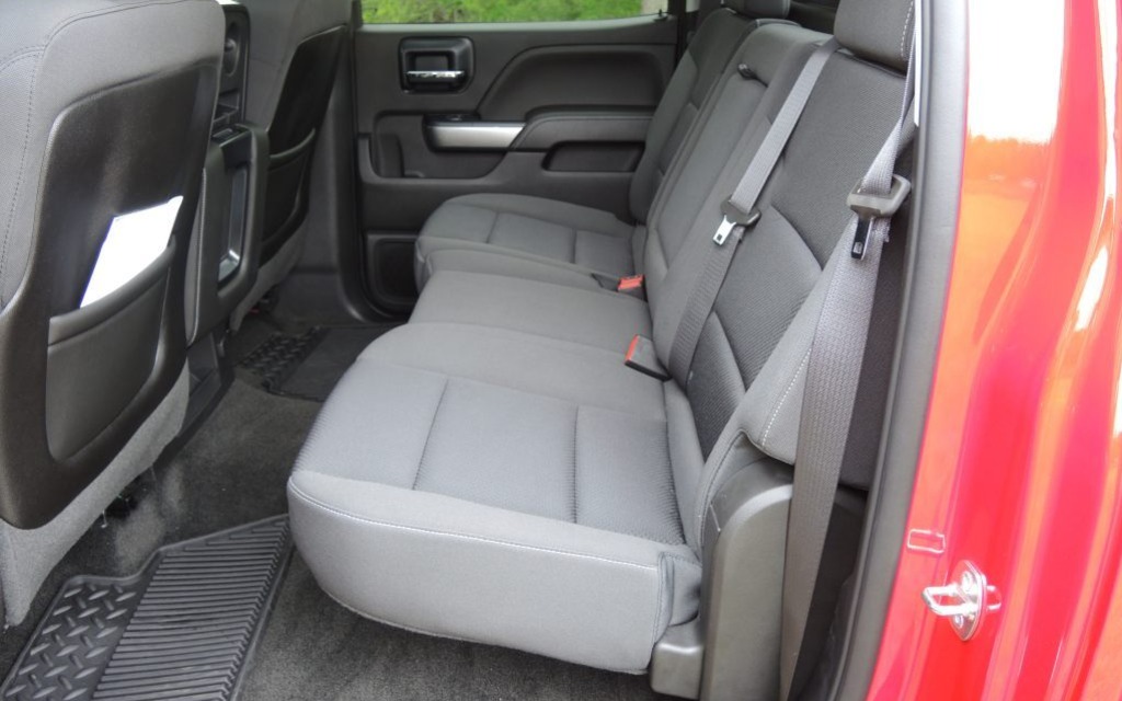 The back seats are spacious in the version with the double cab.