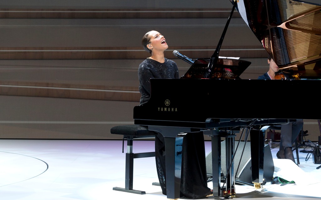 Alicia Keys à la première mondiale de la Mercedes-Benz Classe S 2014