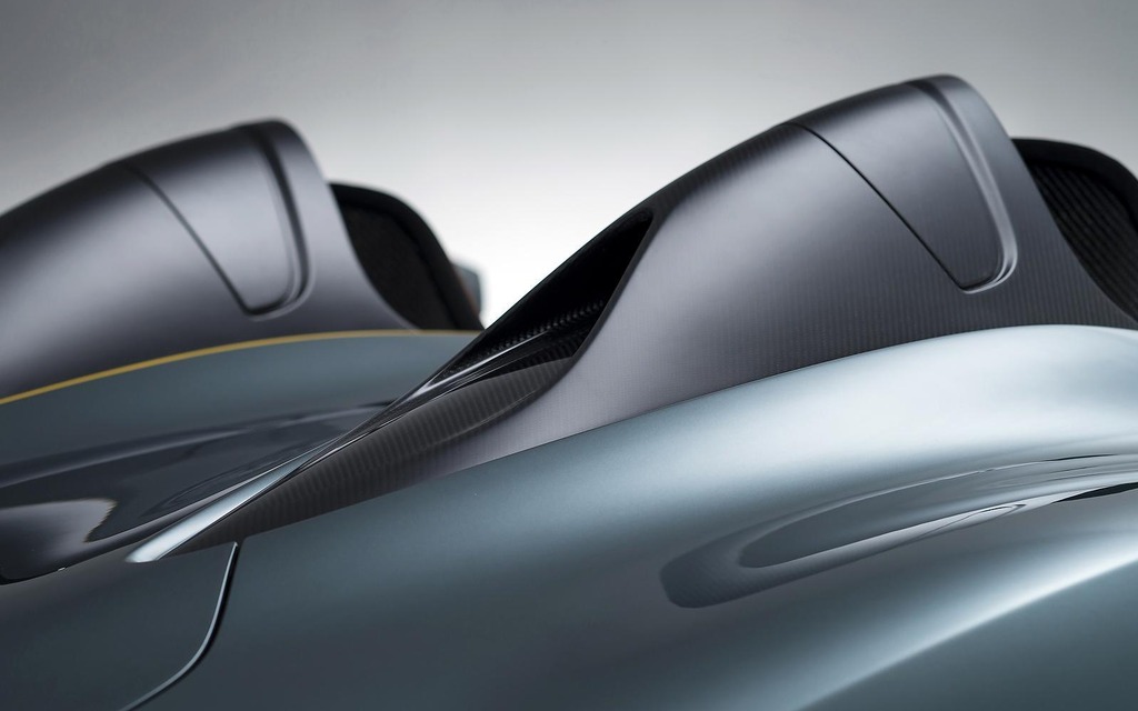 Aston Martin CC100 Speedster Concept 