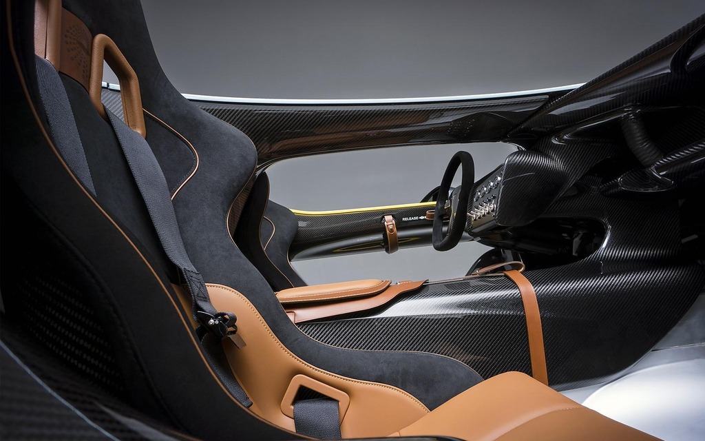 Aston Martin CC100 Speedster Concept 