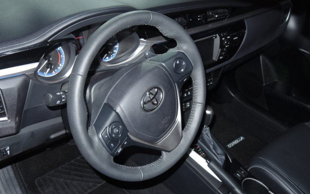 The steering wheel is brand-new and more elegant than before. 