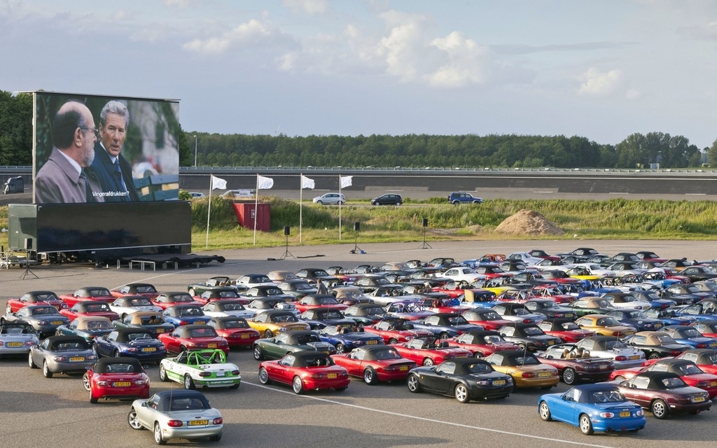 Mazda MX-5 parade sets new world record 