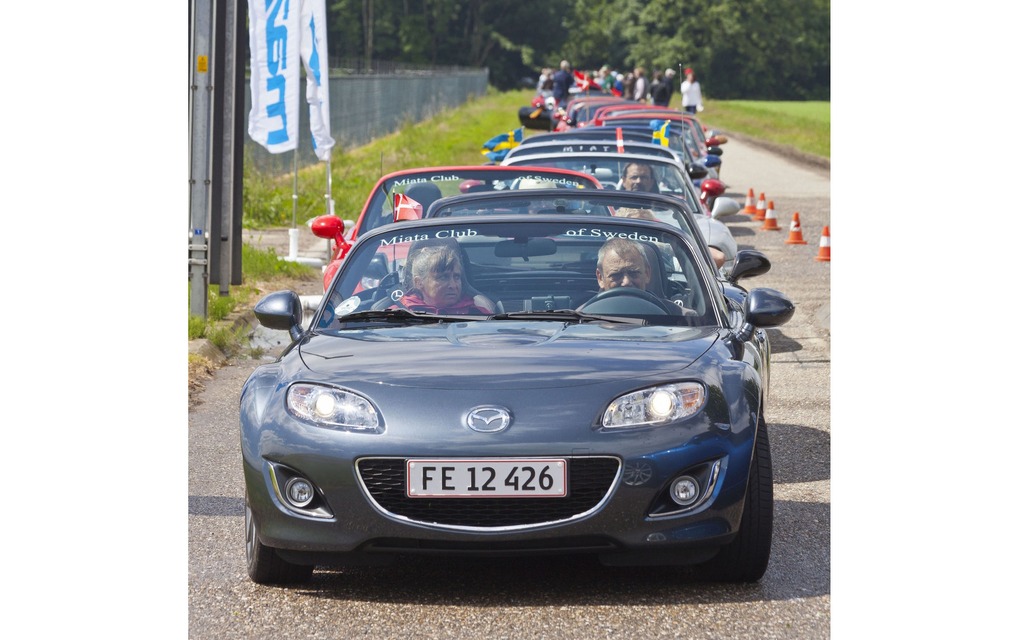Mazda MX-5 parade sets new world record 