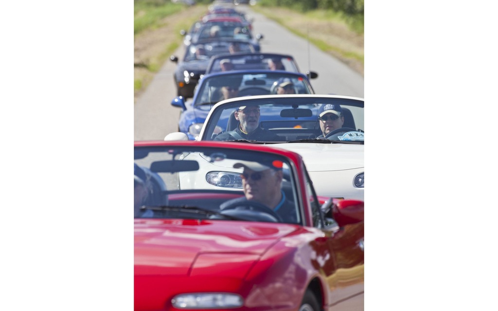 Mazda MX-5 parade sets new world record 