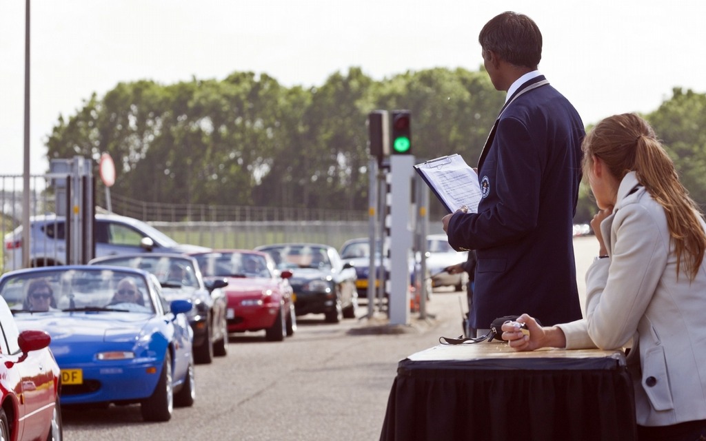 Mazda MX-5 parade sets new world record 