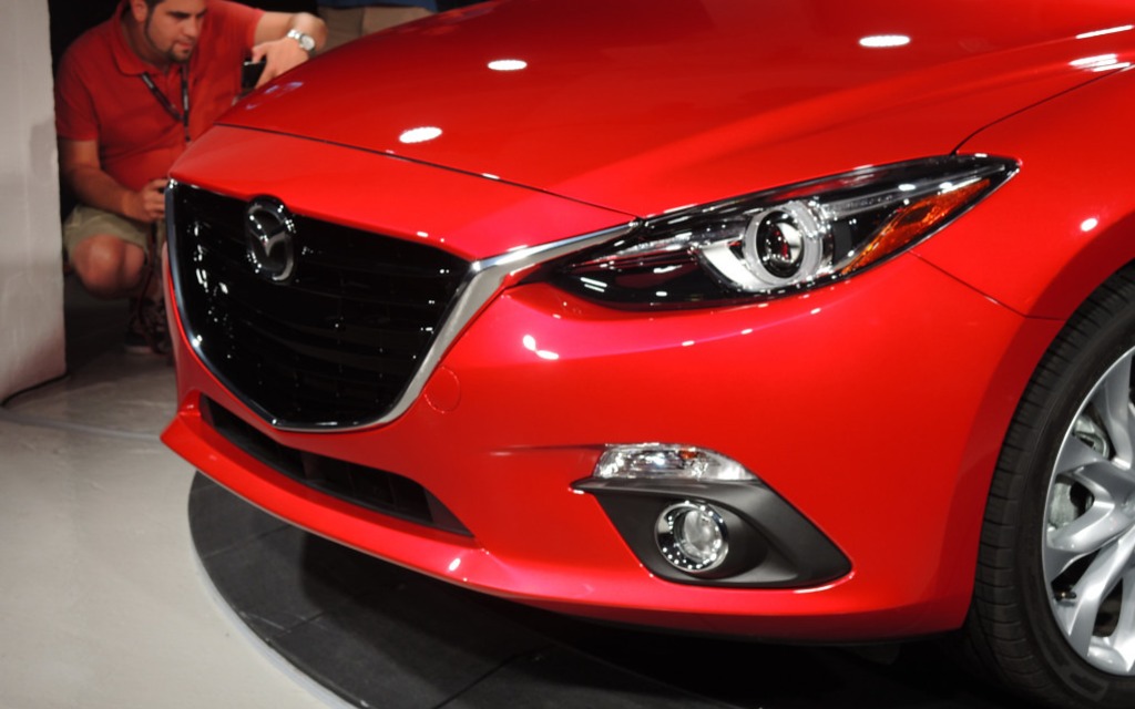 The front grille is reminiscent of that of the Mazda6.
