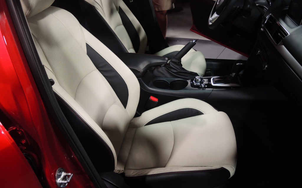 The sport version’s seats are elegant and offer good lateral support. 