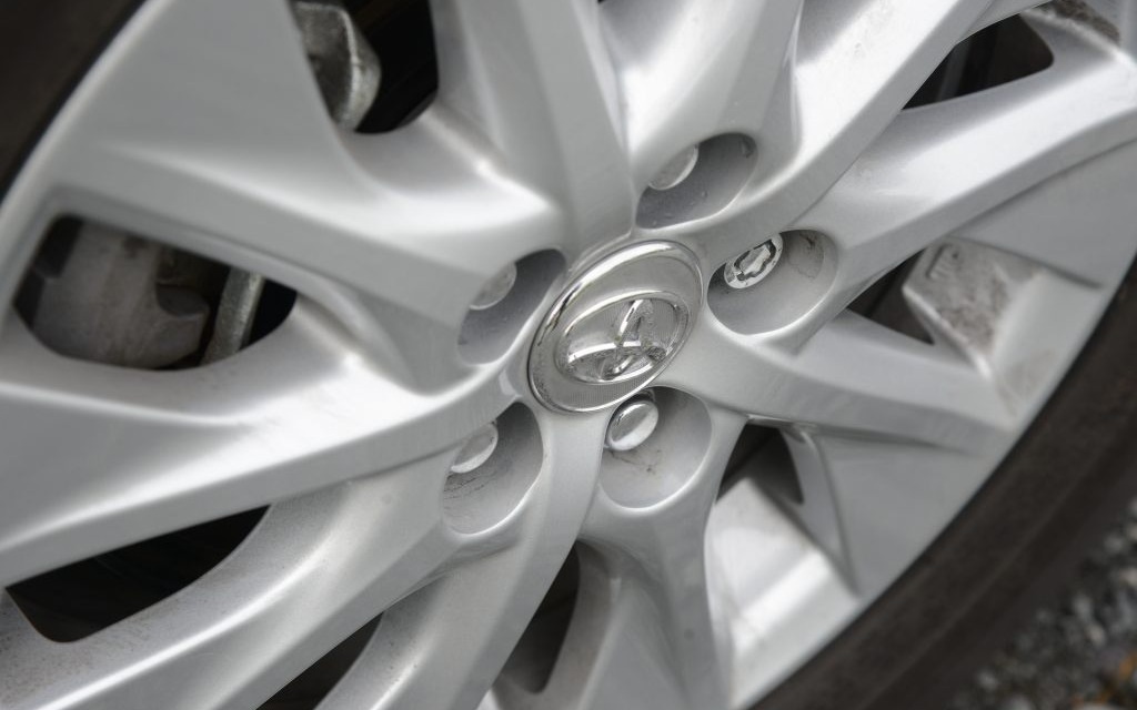 The PHV has 17-inch low-rolling-resistance tires. 